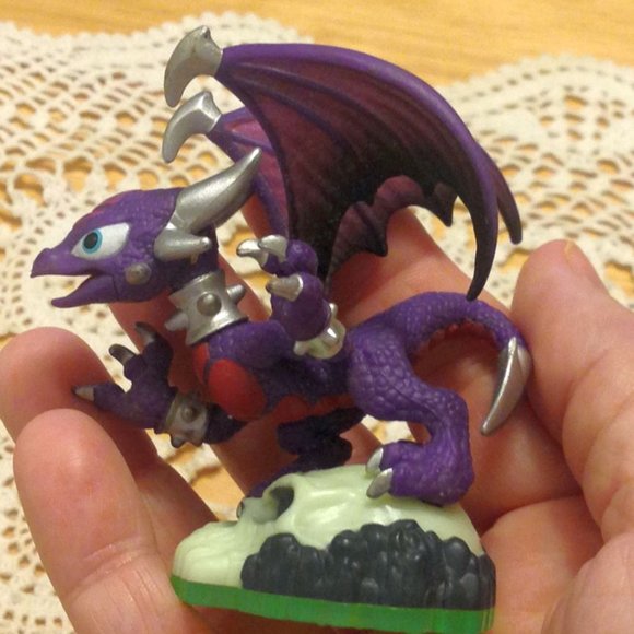 Skylanders Spyro’s Adventure Cynder Action Figure plus collector's card - Picture 5 of 9